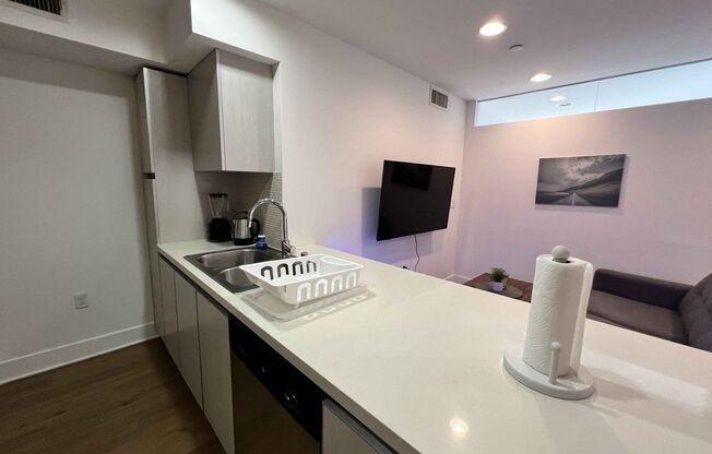 4 beds, 3 baths, 120 sqft, $1,600, Unit 109 - Signature - 2