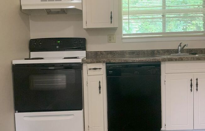 2 beds, 1 bath, 700 sqft, $880, Unit 9018