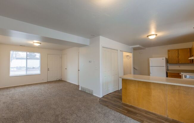 3 beds, 2 baths, 1,400 sqft, $1,700, Unit A