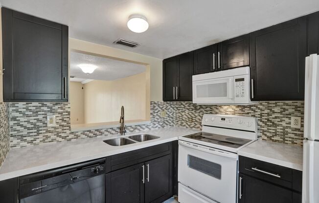Townhouse with 2 Beds, 2.5 Baths, In-Unit Washer/Dryer