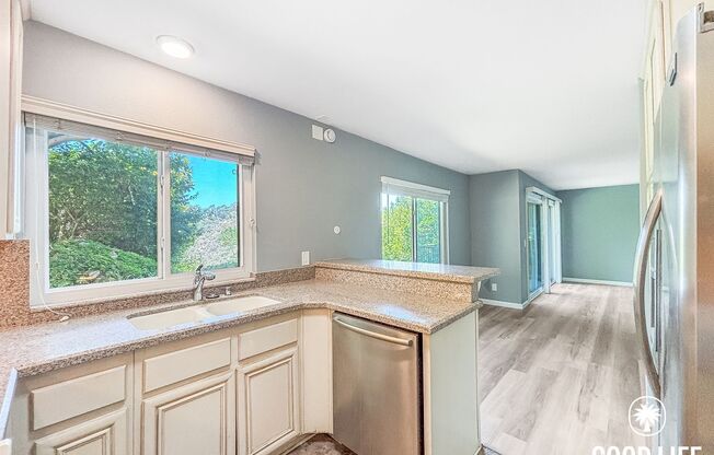 Spacious 2BD/2BA Condo in Hillcrest with Private Balcony, Community Pool & Tennis Court