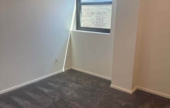 2 beds, 2 baths, 933 sqft, $1,695, Unit 418