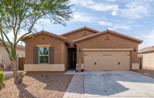 Gorgeous 3bed/2bath single level home in North Peoria!! Best Schools !!