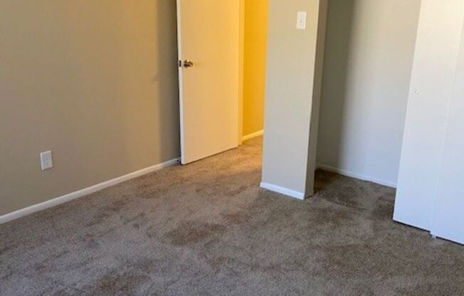 1 bed, 1 bath, 670 sqft, $1,295, Unit 244