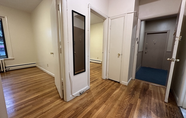 2 beds, 1 bath, 800 sqft, $2,995, Unit 26