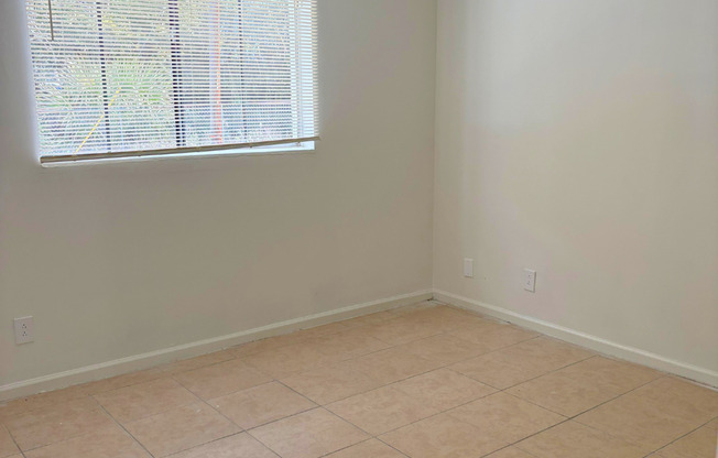 2 beds, 1.5 baths, $1,250, Unit 21-063E