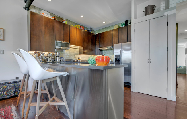 2307 15 ST NW