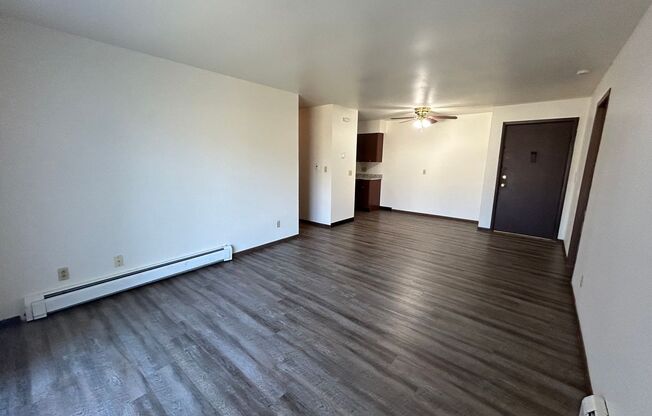 3 beds, 1 bath, $1,125, Unit 1990-01