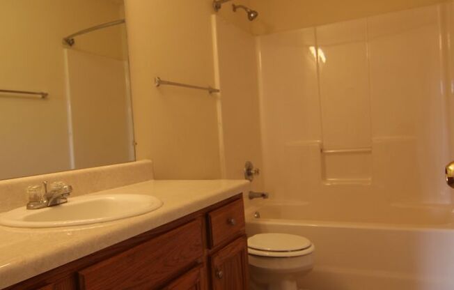 3 beds, 2 baths, $1,295