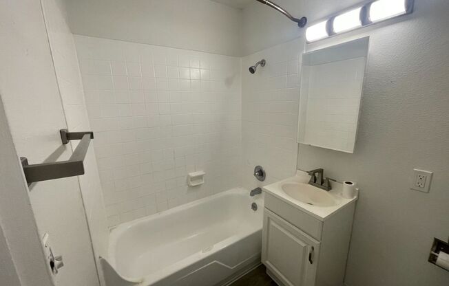 1 bed, 1 bath, 475 sqft, $1,395, Unit 10