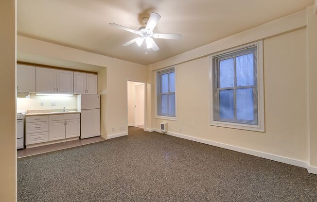 Studio, 1 bath, 325 sqft, $935, Unit 210