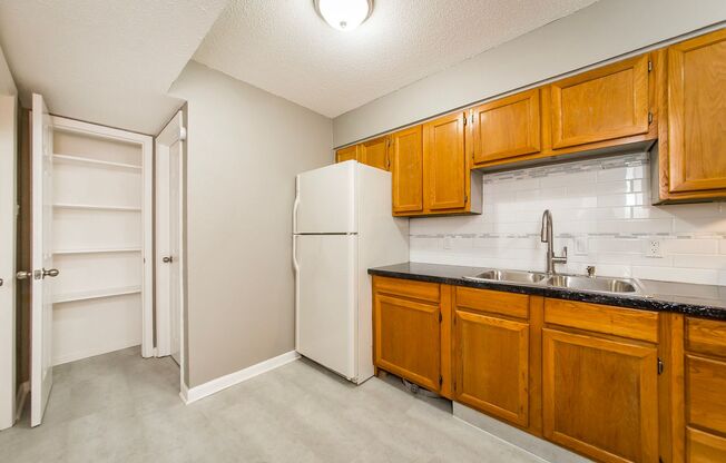 2 beds, 1 bath, 750 sqft, $850, Unit Unit 202