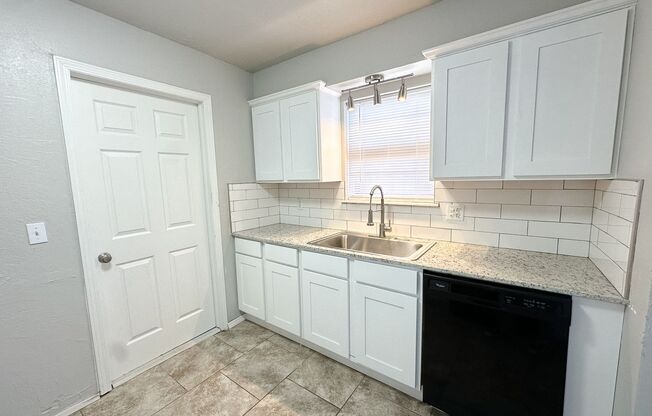 Updated 4 Bedroom - 2 Bathroom in Moore!