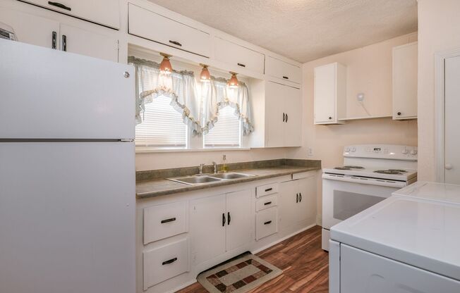 2 beds, 1 bath, $995