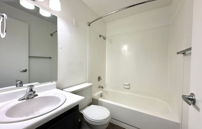 1 bed, 1 bath, 592 sqft, $1,415, Unit 49