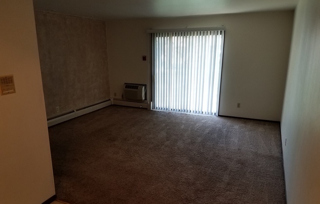 2 beds, 1 bath, 840 sqft, $925, Unit 102