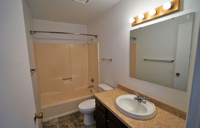 Studio, 1 bath, $910, Unit 7