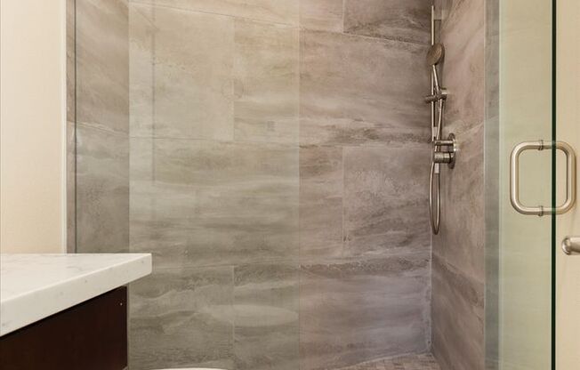 3 beds, 2 baths, 800 sqft, $2,995, Unit 201