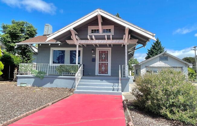 Rose City Park 2 bed, 2 bath with classic features