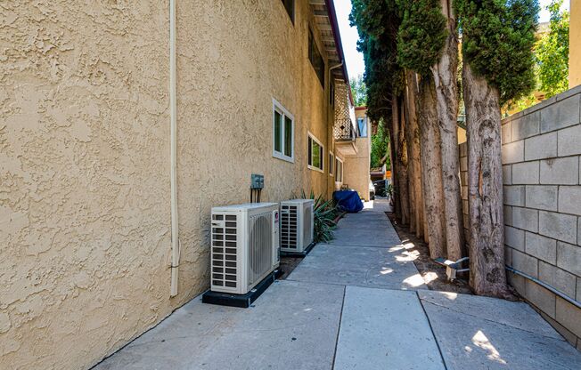 4324 Ventura Canyon Ave (near Ventura Blvd) Gem