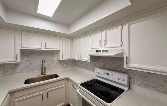 Spacious 2BR/2BA Scottsdale Condo | In-Unit Washer & Dryer | Remodeled | Move in Special