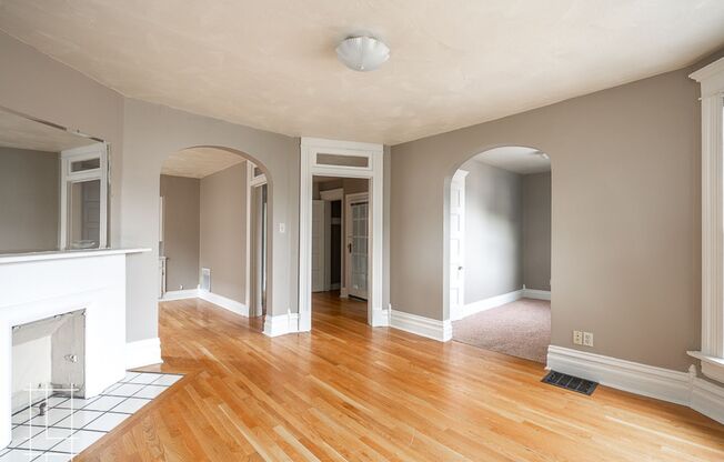 207 W. Hubbard Ave