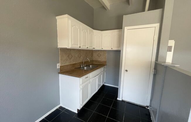 1 bed, 1 bath, 550 sqft, $1,750