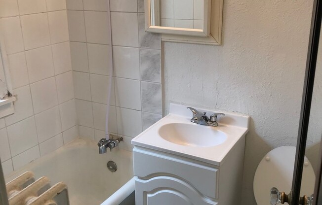 Studio, 1 bath, $825, Unit 34