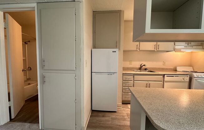 1 bed, 1 bath, $1,325, Unit 35