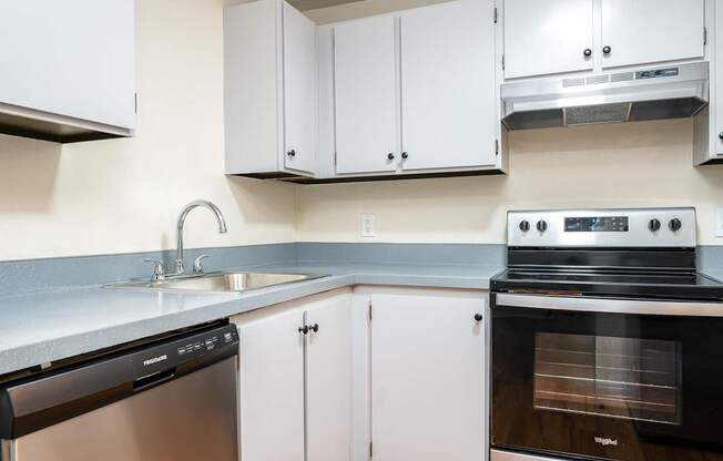 Pacific Village | Kitchen