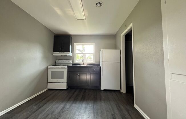 2 beds, 1 bath, 800 sqft, $1,050, Unit 407