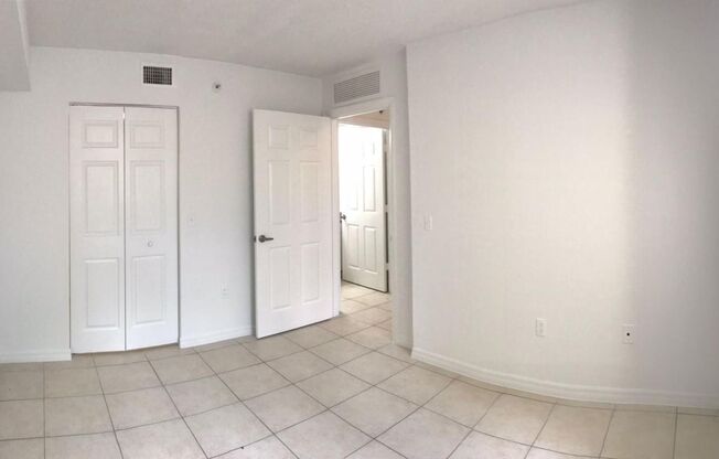 3 beds, 2 baths, 1,079 sqft, $2,600, Unit 13770-204