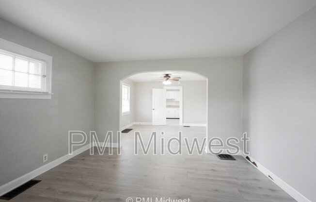 4302 E 10 ST
