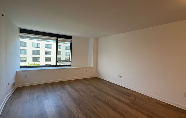 1 bed, 1 bath, $5,200, Unit # 607