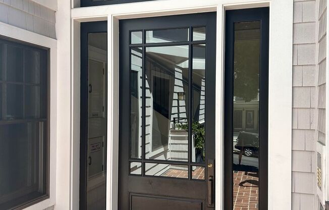 Elegant 2BR Top Floor Penthouse Condo in Prime Nob Hill with 2 Car Garage!