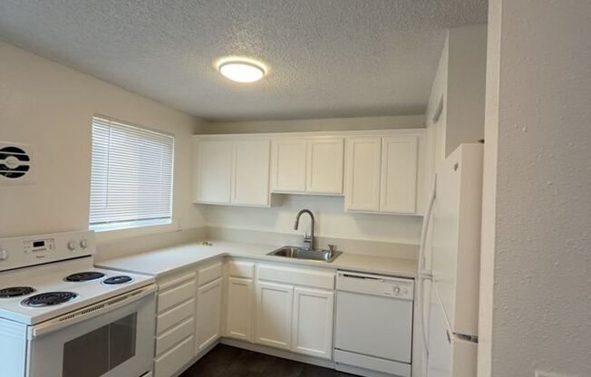 2 beds, 1 bath, 742 sqft, $1,575, Unit 3