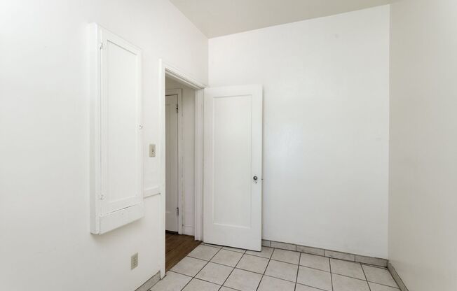 Studio, 1 bath, 370 sqft, $1,737