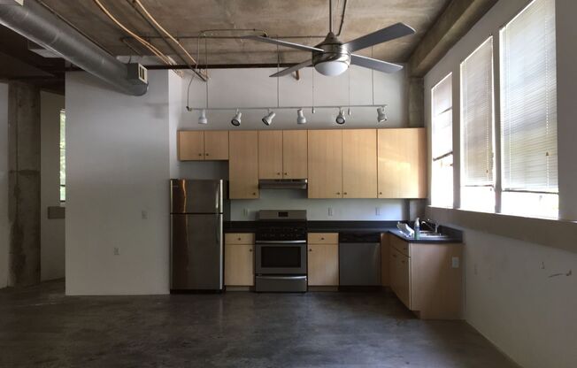 Studio, 1 bath, 800 sqft, $1,625, Unit B-102