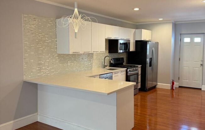 Spacious 3-Bedroom 1.5-Bathroom Home in Port Richmond Available Now!