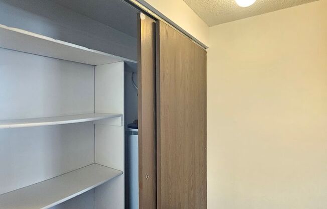 2 beds, 1 bath, 594 sqft, $1,100, Unit 34