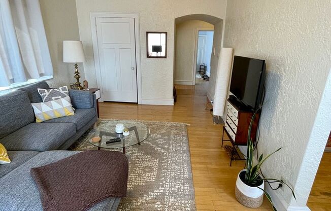 1 bed, 1 bath, $1,095, Unit 301