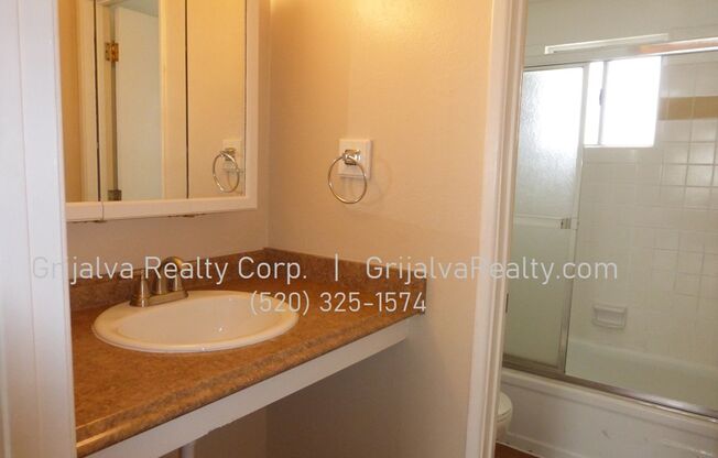 2 beds, 1 bath, 830 sqft, $795, Unit 1427