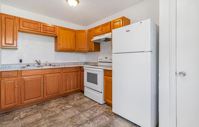 2 beds, 1 bath, $750, Unit 4