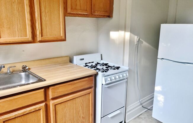 1 bed, 1 bath, $995, Unit 4