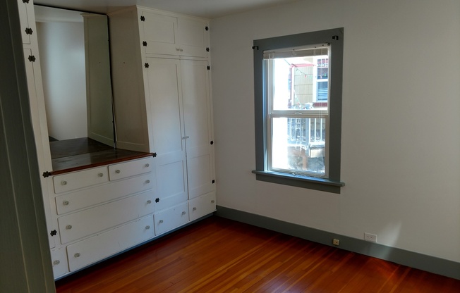 2 beds, 1 bath, $2,300