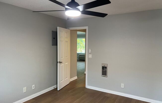 2 beds, 1 bath, 850 sqft, $2,745, Unit H-2