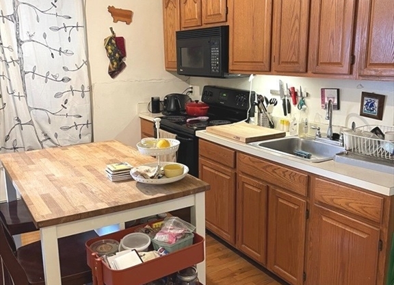 1 bed, 1 bath, 500 sqft, $2,750, Unit 7(3C)
