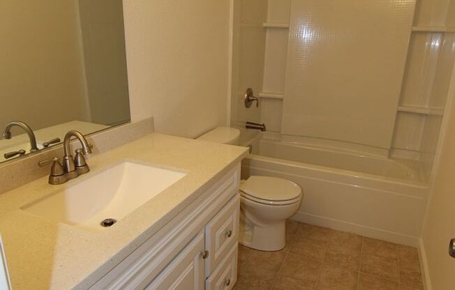 2 beds, 1 bath, $1,900, Unit A