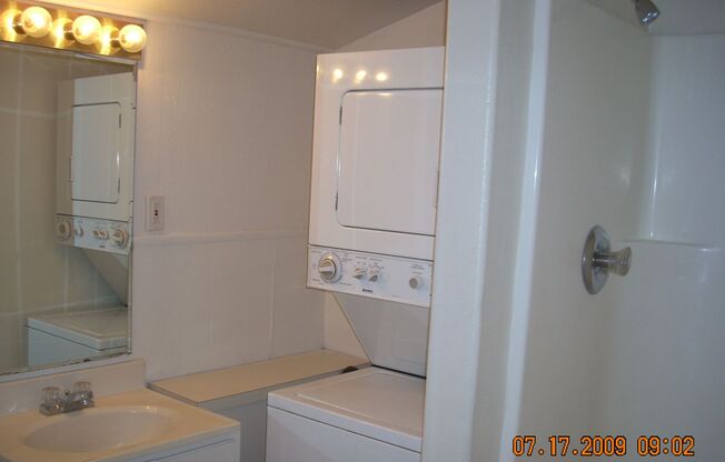 1 bed, 1 bath, 673 sqft, $1,675, Unit House "A"