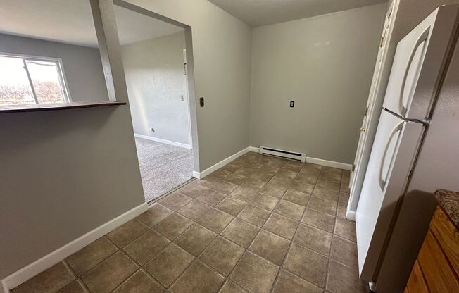 2 beds, 1 bath, 754 sqft, $750, Unit #8